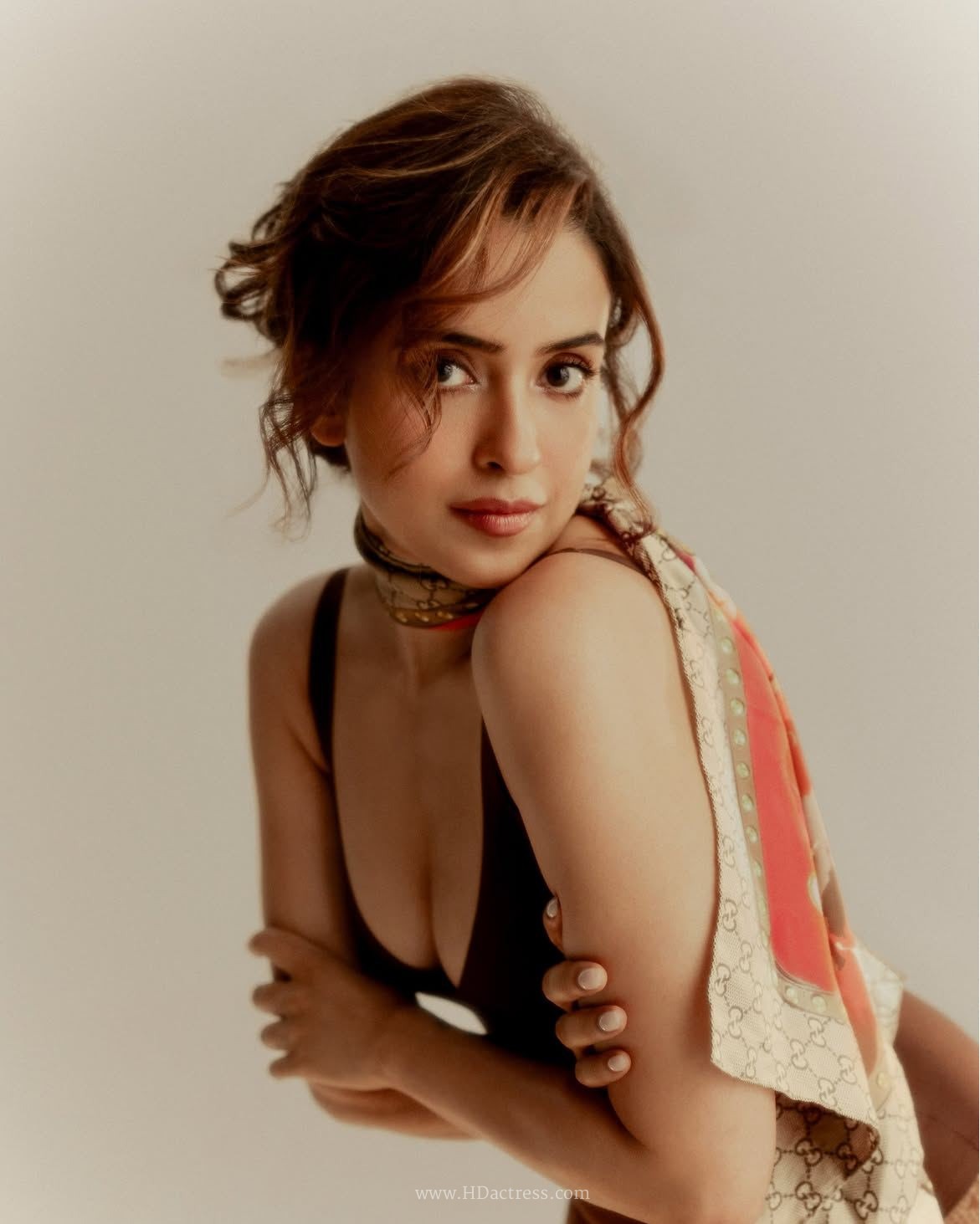 Sanya Malhotra body measurements 32-26-32, bra size 30B, height 5’2”, weight around 50 kg.

