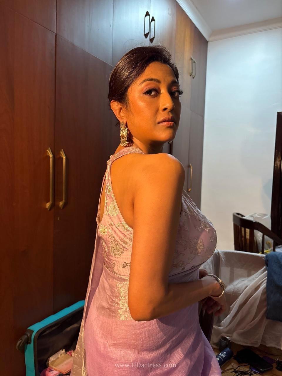 Paoli Dam vital stats and bra measurements: height 5 feet 3 inches, weight approximately 51 kg, body measurements 34-26-34 inches, bra size 34B.