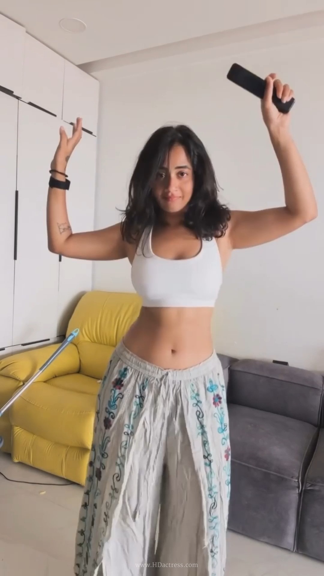 Deepthi Sunaina With Teal Sports Bra Flaunting Those Abs