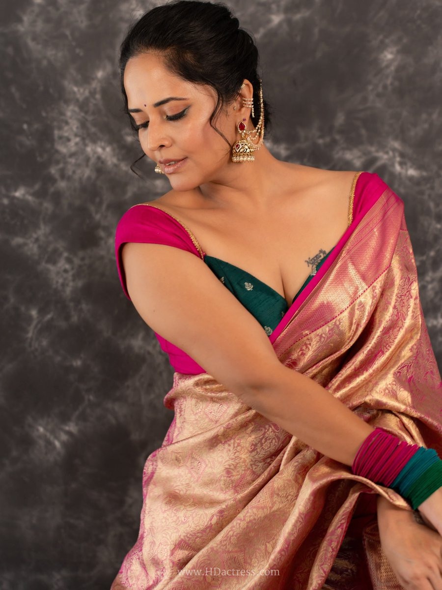 Anasuya Bharadwaj Backless Latest HD Photos