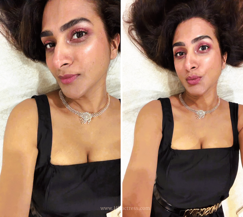 Surekha Vani: Height 5'8" (approx.), Weight 60 kg (approx.), Reported measurements 34-28-36, Bra size 34B (unverified fan/wiki figures).