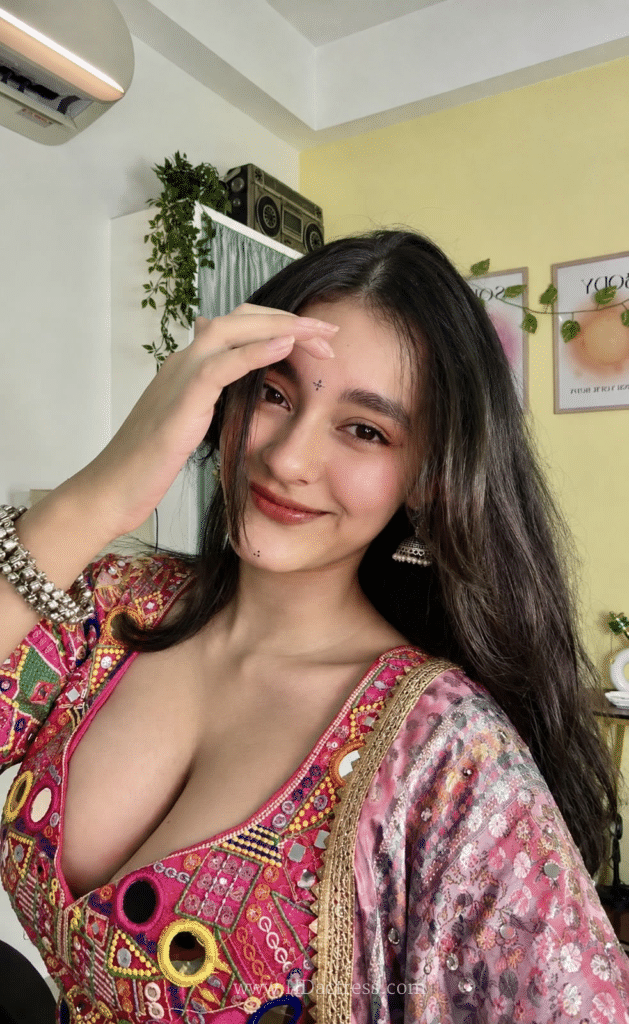 Subhashree Sahu body measurements 34-26-36, bra size 34D.