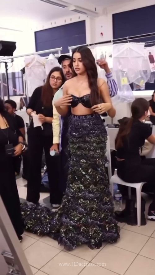 Full-length shot of Janhvi Kapoor owning the frame in her sexy strapless bandeau top look