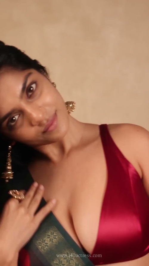 Kavya Reddy deep neck saree, Kavya Reddy saree photos, cute model Kavya Reddy, perfectly fit saree look, Kavya Reddy viral pictures, deep neck saree style, glamorous Kavya Reddy, Indian model saree shoot  

