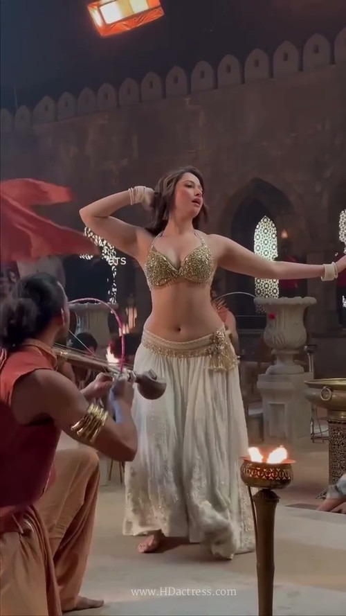 Exclusive Look at Tamannaah’s Sexy Curves and Folds – Perfectly Fit Behind the Scenes

