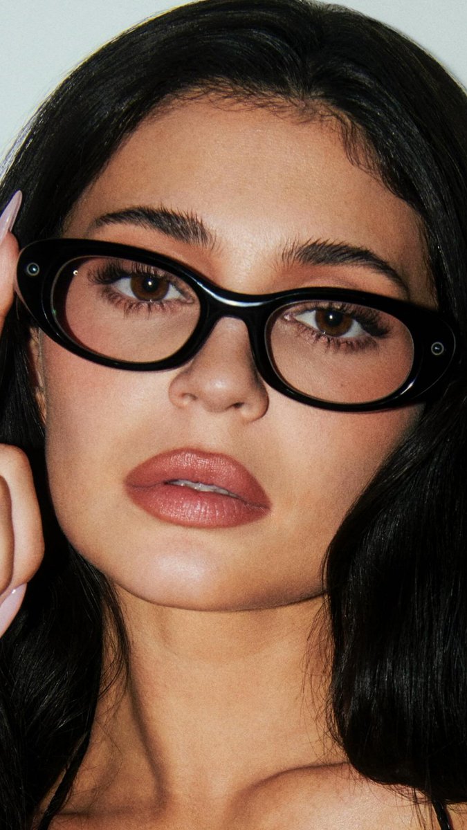 Kylie Jenner HD Face card Image