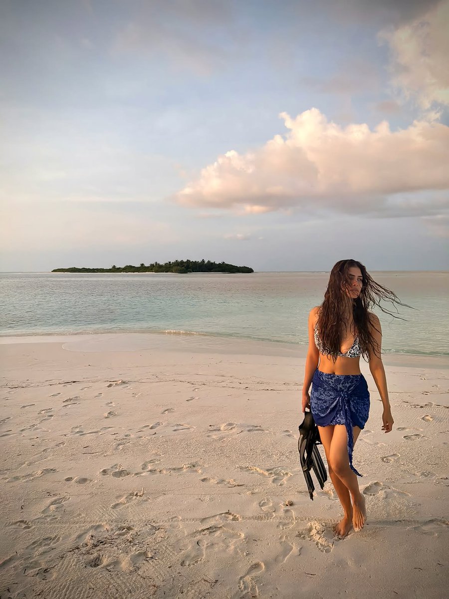 Malavika Mohanan Bikini Latest HD Photos
