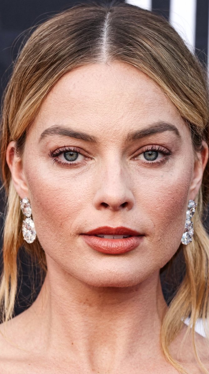 Margot Robbie HD Face card Image