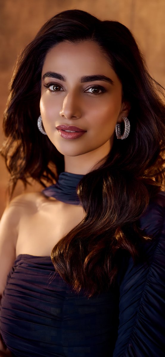 Meenakshi Chaudhary #MeenakshiChaudhary Latest HQ Images