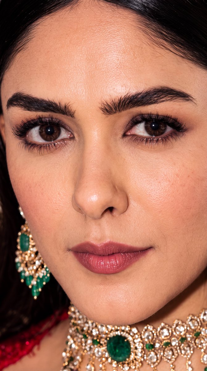 Mrunal Thakur HD Face card Image