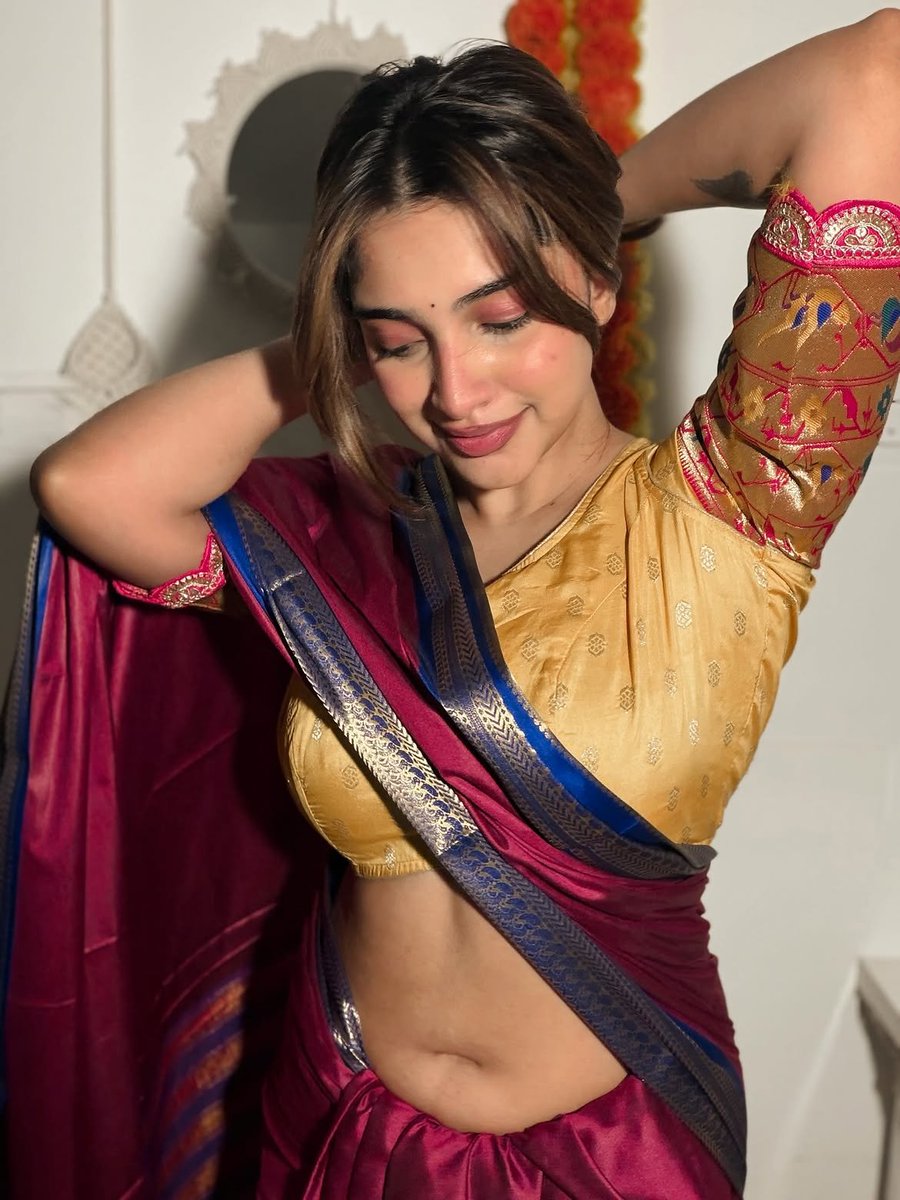 Suzanne Sharon Navel Latest HD Photos