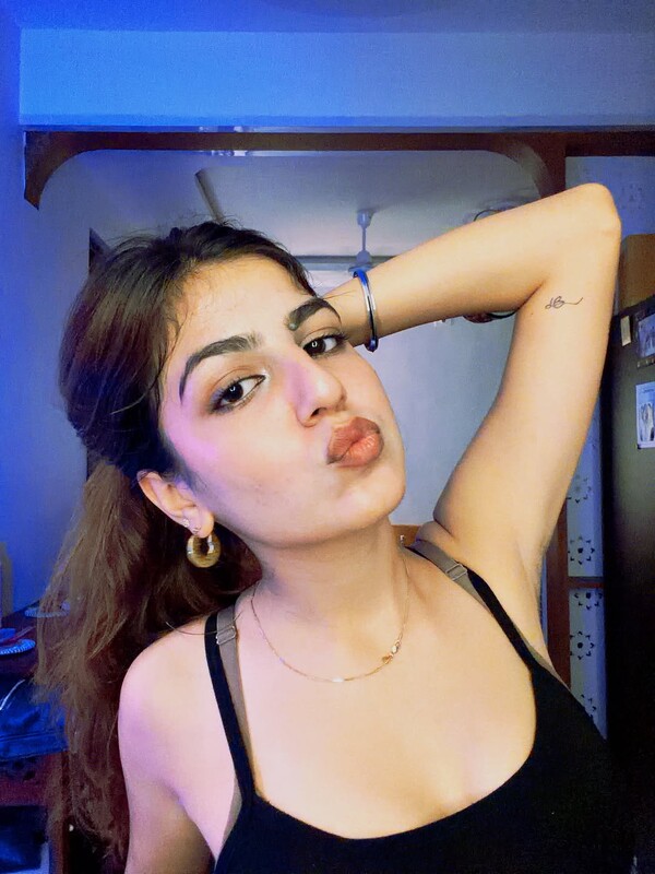 Taniya Oberoi’s Sexiest Exclusive Insta Fits & Viral Photos